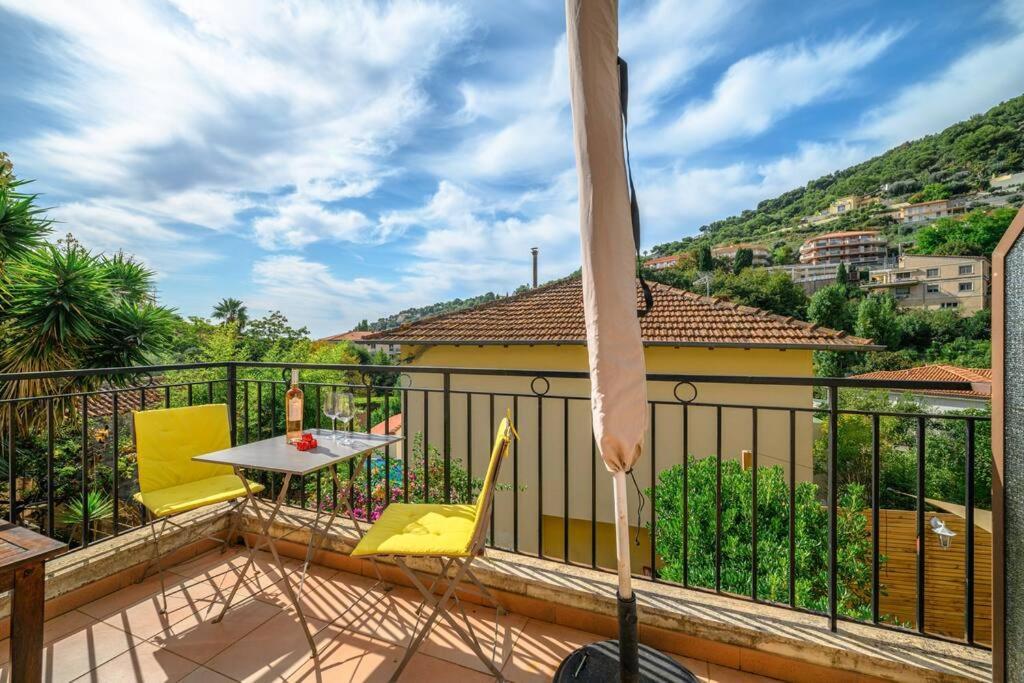 La Villa Julia - Calme - Spacieux - Parking Prive - Climatisation Menton Bagian luar foto