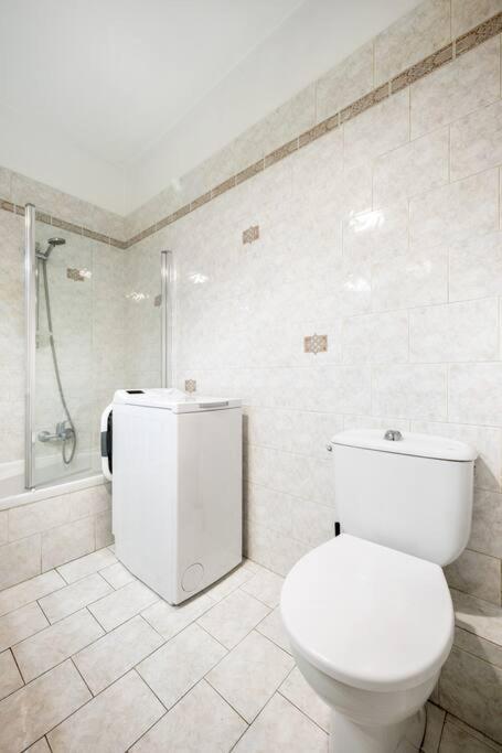 La Villa Julia - Calme - Spacieux - Parking Prive - Climatisation Menton Bagian luar foto